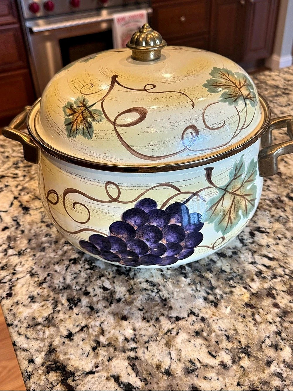 Vintage Tabletops Unlimited Vitroceramic Cabernet Grape Dutch Oven Pot w/ Lid